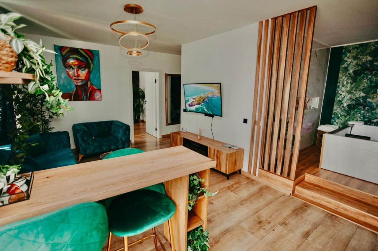 Jacuzzi Apartment バイア·マーレ エクステリア 写真
